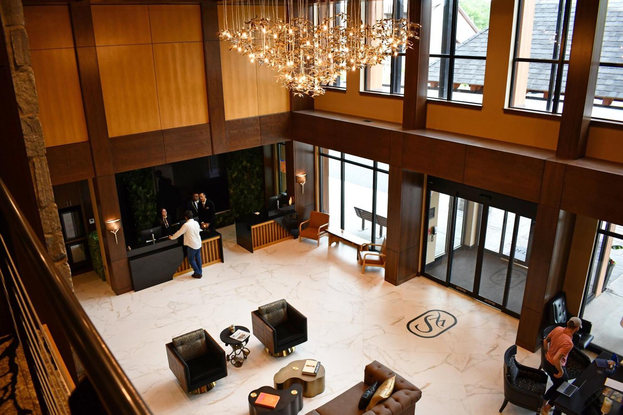 The Swiftwater Hotel Bagian luar foto