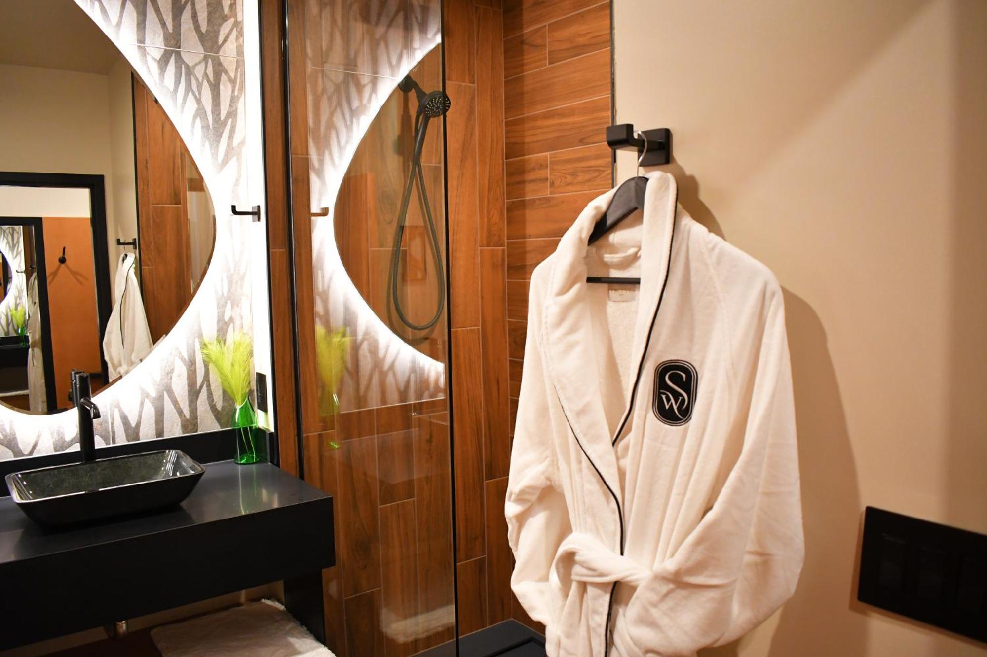 The Swiftwater Hotel Bagian luar foto