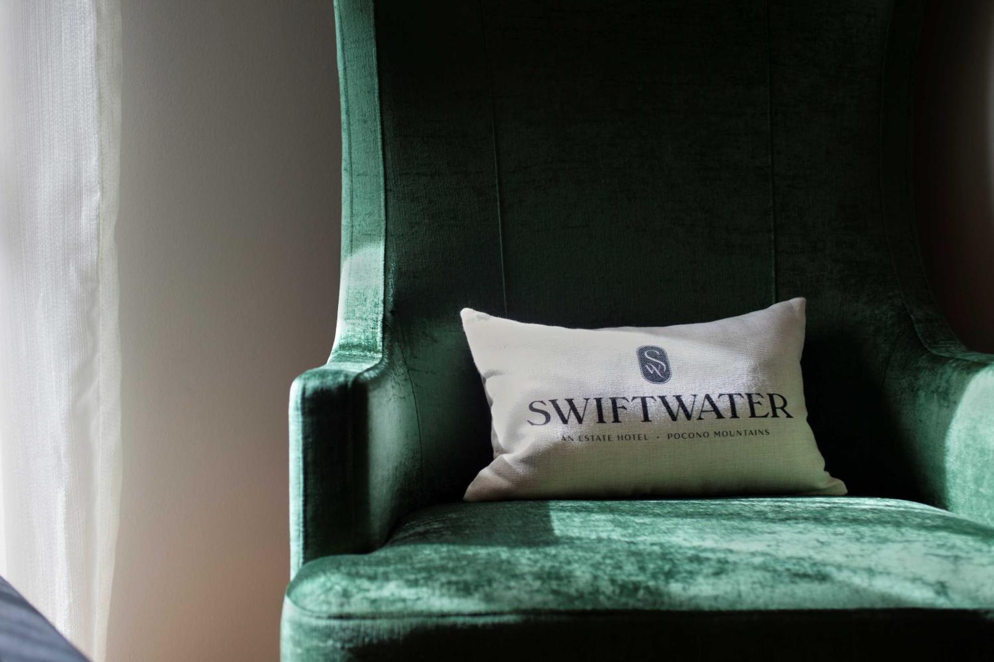 The Swiftwater Hotel Bagian luar foto